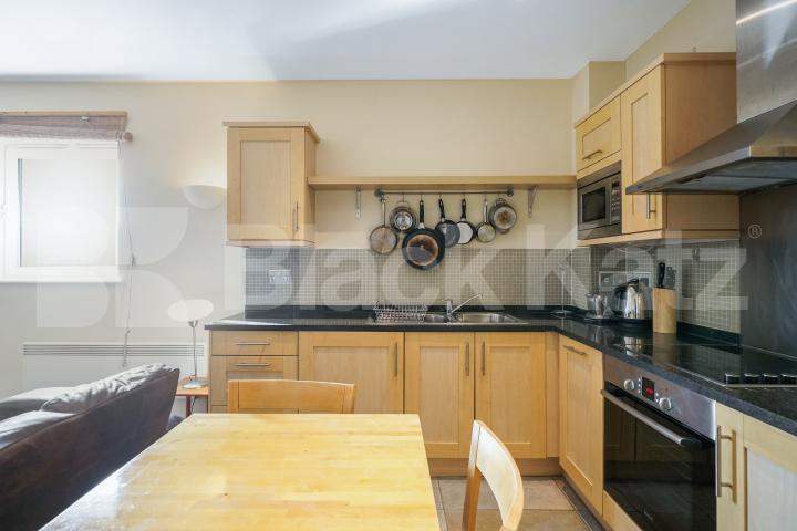 Superbly located penthouse, Inclusive of water rates & Parking Longstone Court Great Dover Steet, London Bridge